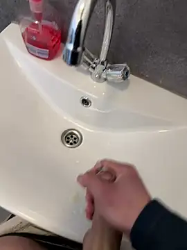 Snapshot of Siggidc2n chatting on March 12, 10:10 am Siggidc2n online show from March 12, 10:10 am