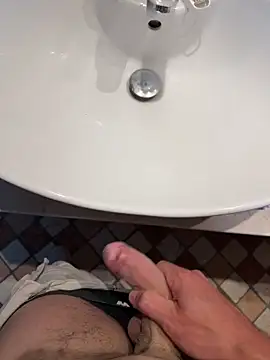 Snapshot of Siggidc2n chatting on April 14, 10:10 am Siggidc2n online show from April 14, 10:10 am