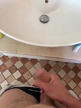 Snapshot of Siggidc2n chatting on April 15, 10:22 am Siggidc2n online show from April 15, 10:22 am