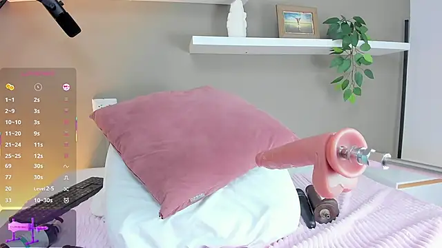 ashley nicoll online show from December 3, 7:12 pm