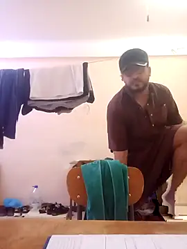 Hot Boy 2004 online show from April 11, 4:11 pm