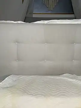 Snapshot of Busty-Ellie chatting on January 13, 10:24 pm Busty-Ellie online show from January 13, 10:24 pm