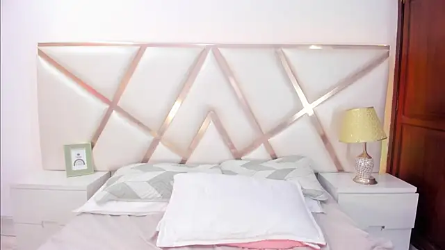 NinnaVous online show from March 7, 5:38 pm