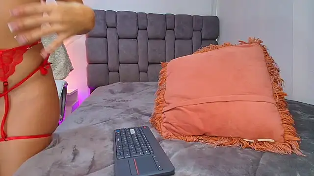 Snapshot of MariianaGomez chatting on January 4, 2:04 pm MariianaGomez online show from January 4, 2:04 pm