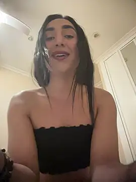 alice jhonson  online show from April 14, 8:59 pm