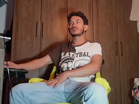 Snapshot of FelipheLive chatting on February 25, 6:34 am FelipheLive online show from February 25, 6:34 am