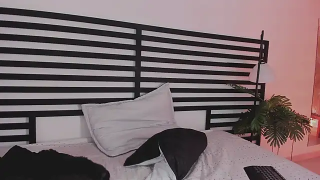 stefanny ruiz  online show from December 17, 6:42 pm