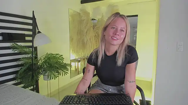 stefanny ruiz  online show from January 10, 12:36 pm