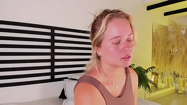 stefanny ruiz  online show from February 2, 5:37 pm