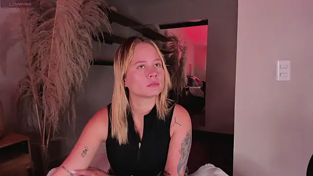 stefanny ruiz  online show from March 11, 12:17 pm