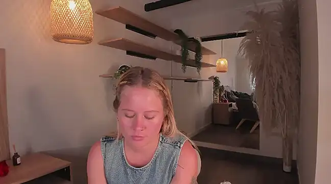 stefanny ruiz  online show from March 15, 3:27 pm