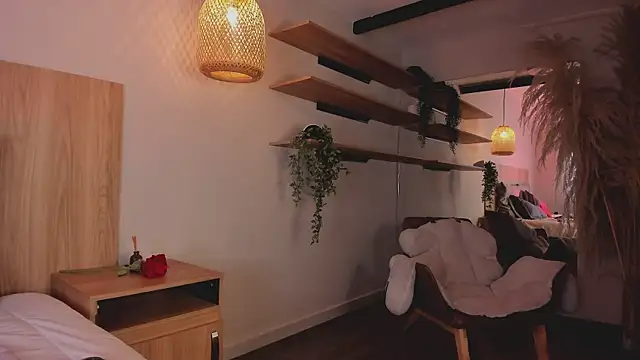 stefanny ruiz  online show from March 18, 12:36 pm