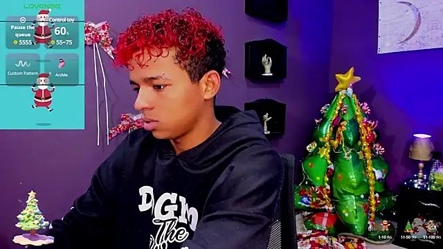 Snapshot of Noah_Smith04 chatting on December 27, 11:50 am Noah Smith04 online show from December 27, 11:50 am