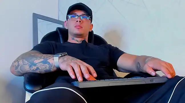 NoahhBrown online show from February 6, 6:40 am