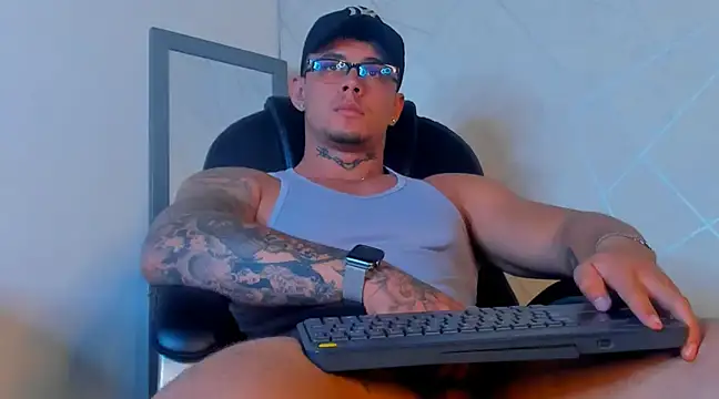 NoahhBrown online show from February 13, 6:20 am