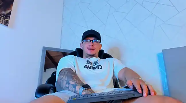 NoahhBrown online show from February 18, 3:21 am