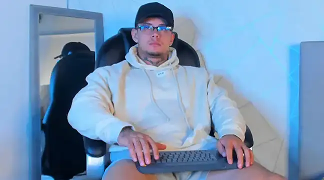 NoahhBrown online show from February 18, 6:26 am