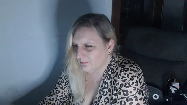 BecciDeluxe online show from March 15, 1:19 am