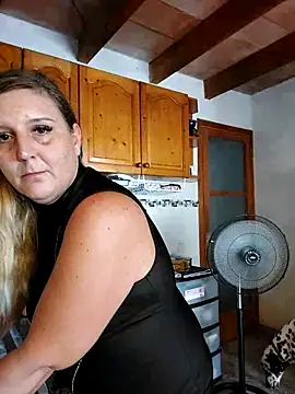 BecciDeluxe online show from September 12, 12:38 pm