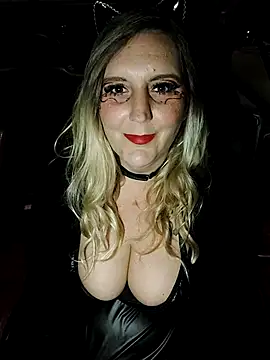 BecciDeluxe online show from October 31, 8:54 pm