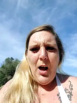 BecciDeluxe online show from November 2, 1:02 pm