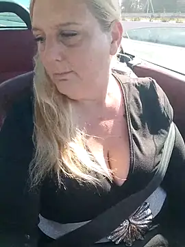 BecciDeluxe online show from February 20, 11:11 am