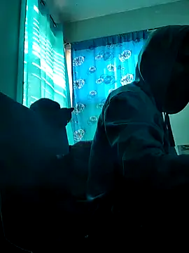 Snapshot of LongDickZee562 chatting on December 19, 5:29 pm LongDickZee562 online show from December 19, 5:29 pm