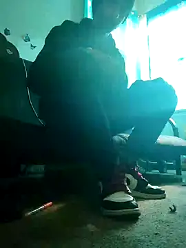 Snapshot of LongDickZee562 chatting on December 23, 9:29 pm LongDickZee562 online show from December 23, 9:29 pm