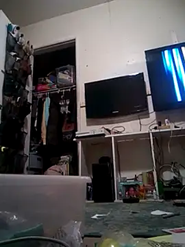 Snapshot of LongDickZee562 chatting on February 5, 4:16 am LongDickZee562 online show from February 5, 4:16 am