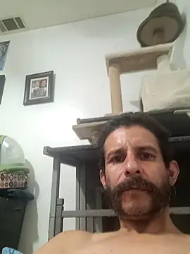 Snapshot of LongDickZee562 chatting on October 29, 7:21 am LongDickZee562 online show from October 29, 7:21 am