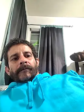 Snapshot of LongDickZee562 chatting on November 4, 5:39 am LongDickZee562 online show from November 4, 5:39 am