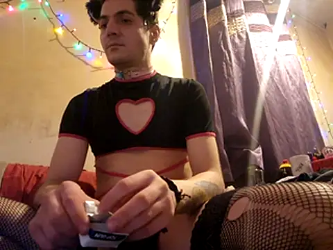 Snapshot of Savzybiggape chatting on November 30, 4:44 pm Savzybiggape online show from November 30, 4:44 pm