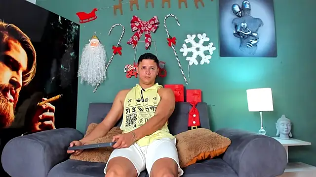 Snapshot of MITCHELL_BURNS chatting on December 9, 8:33 pm MITCHELL BURNS online show from December 9, 8:33 pm