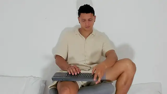 Snapshot of MITCHELL_BURNS chatting on January 4, 3:07 am MITCHELL BURNS online show from January 4, 3:07 am