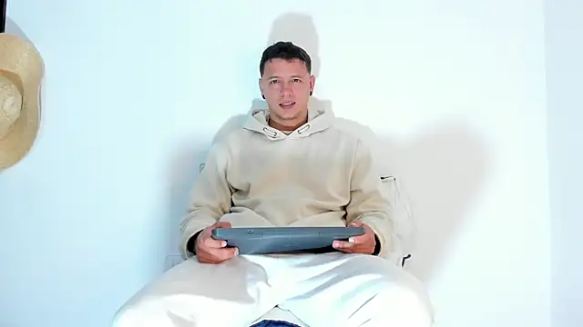 Snapshot of MITCHELL_BURNS chatting on February 24, 12:16 pm MITCHELL BURNS online show from February 24, 12:16 pm