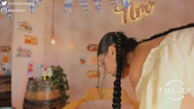 Nicolemorelli2 online show from October 4, 12:25 pm