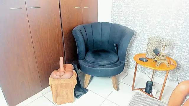 mabelsaravia online show from April 14, 6:14 pm