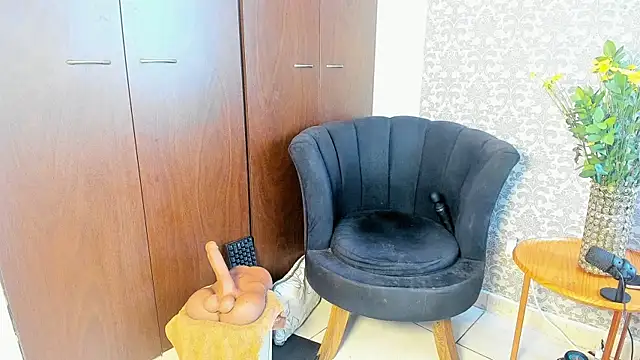 mabelsaravia online show from April 20, 7:37 pm