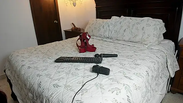 mabelsaravia online show from June 24, 10:53 pm