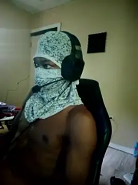 Snapshot of huntra-gamer chatting on June 4, 2:12 pm huntra-gamer online show from June 4, 2:12 pm