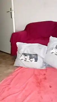 Snapshot of cricrimodele chatting on December 15, 9:13 am cricrimodele online show from December 15, 9:13 am