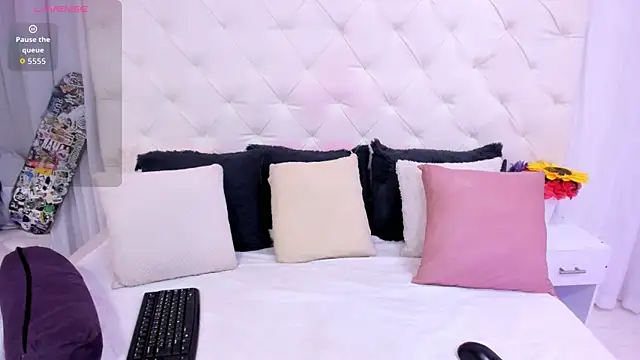 Snapshot of thaliia_gomez chatting on October 1, 7:09 pm thaliia gomez online show from October 1, 7:09 pm