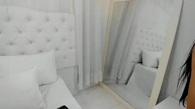 Snapshot of thaliia_gomez chatting on October 11, 12:15 pm thaliia gomez online show from October 11, 12:15 pm