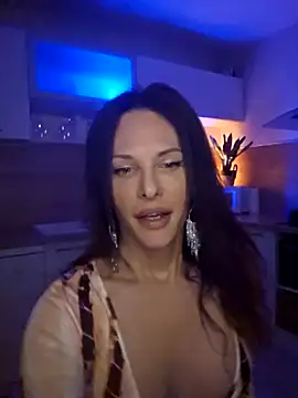 Snapshot of Luna_Kitanna chatting on December 4, 9:13 pm Luna Kitanna online show from December 4, 9:13 pm