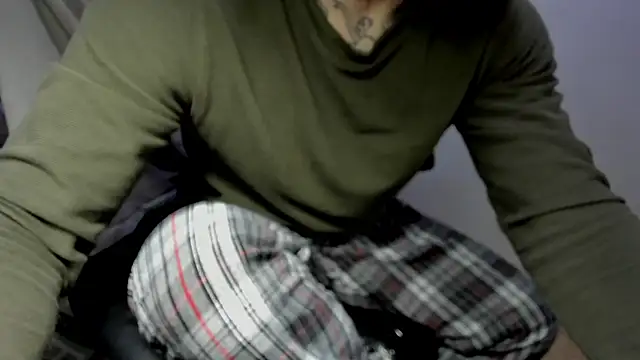 layneinchains online show from November 25, 7:52 am