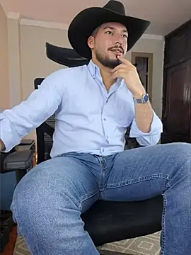 Snapshot of HenryBenso chatting on July 17, 10:47 pm HenryBenso online show from July 17, 10:47 pm