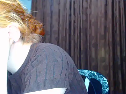 Snapshot of Redhead_incandy chatting on June 12, 12:31 am Redhead incandy online show from June 12, 12:31 am
