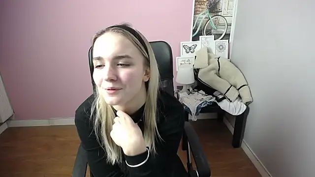 viktoria lovely online show from December 17, 11:17 am