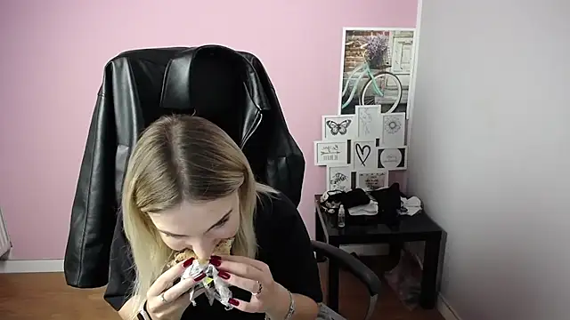 viktoria lovely online show from October 22, 9:31 am