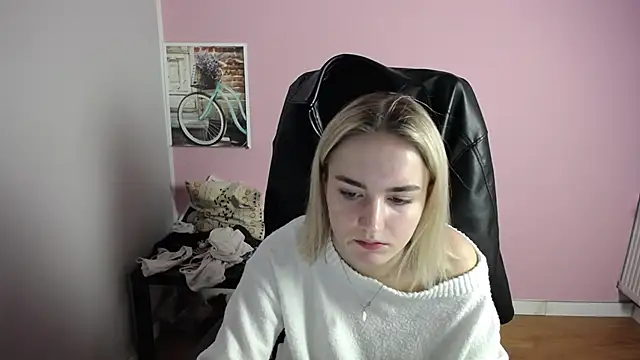 Snapshot of viktoria_lovely chatting on April 22, 6:27 am viktoria lovely online show from April 22, 6:27 am